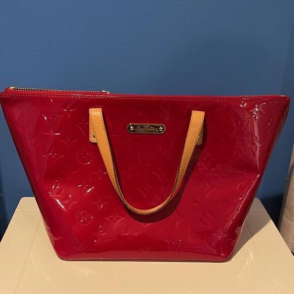 Louis Vuitton Bellevue handbag  - Picture 3 of 16